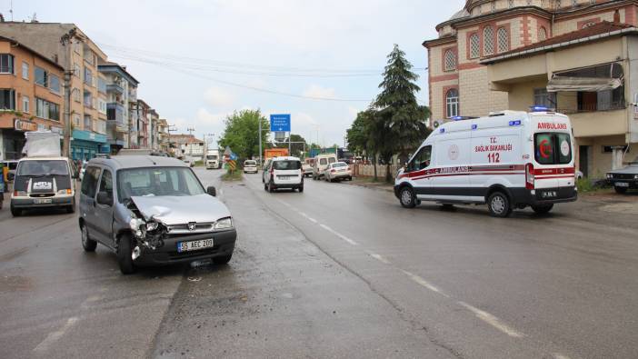 Hafif ticari araç ile patpat çarpıştı: 1 yaralı