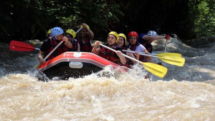 Yağışlar raftingcileri sevindirdi