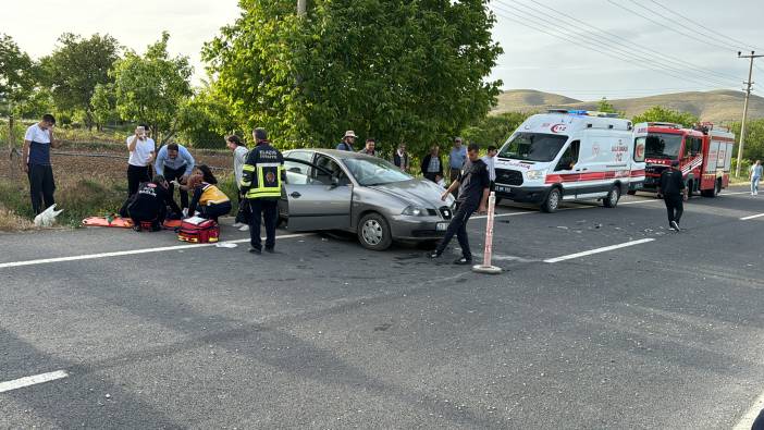 Elazığ'da otomobiller çarpıştı: Yaralılar var