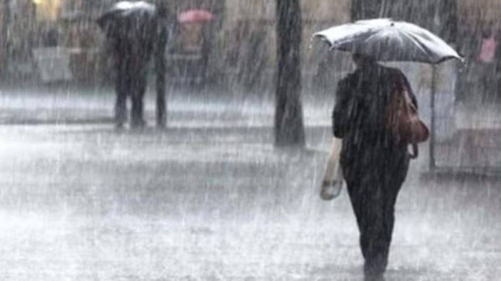 Aşırı yağış Adana’da hayatı durma noktasına getirdi
