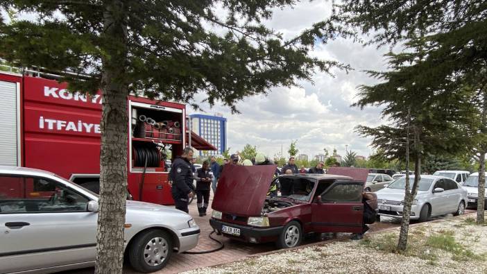 Park halindeki otomobil alev alev yandı