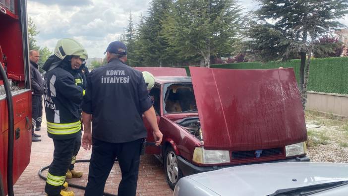 Hastane otoparkında park halindeki araç alevlere teslim oldu