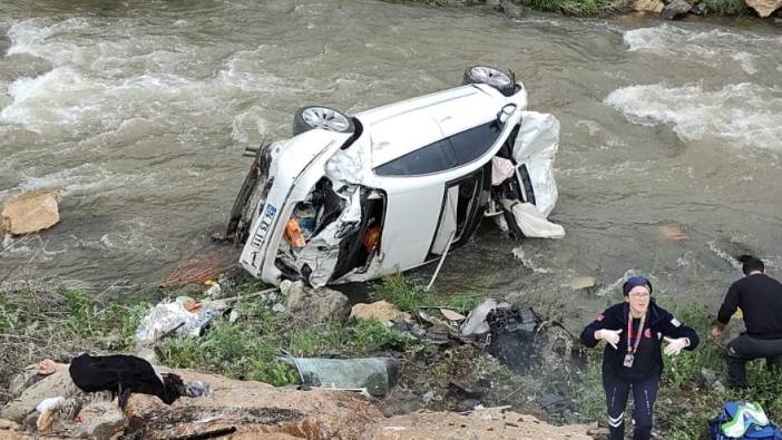 Erzincan'da otomobilin dereye devrildi: 1 ölü 1 ağır yaralı