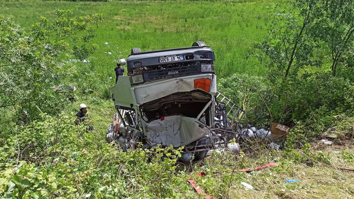 Tüp yüklü kamyon ile araç çarpıştı: 1‘i ağır 5 yaralı