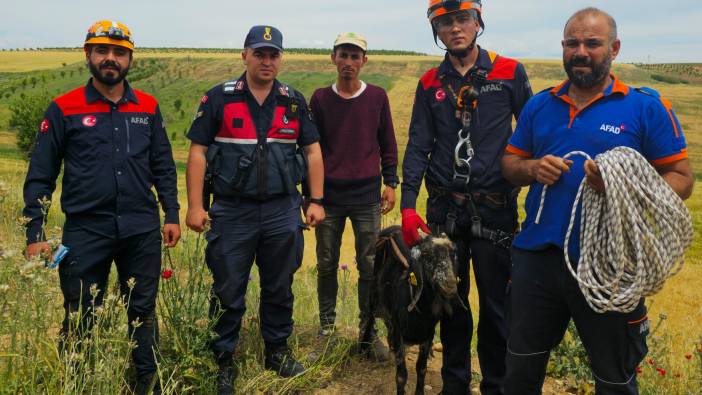 Adıyaman’da mağaraya sıkışan kedi kurtarıldı