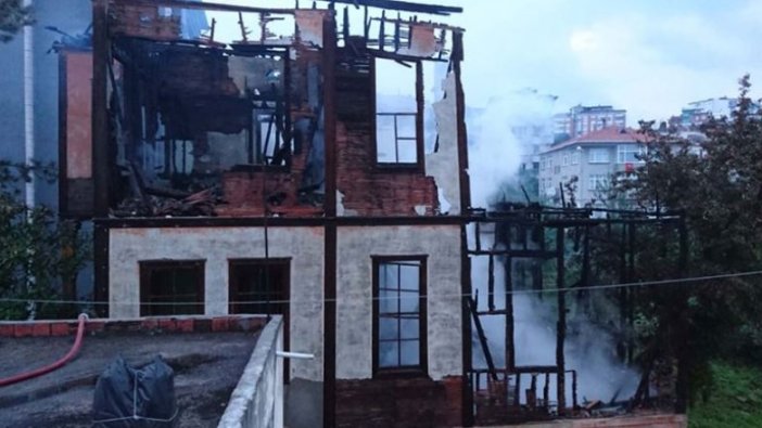 Ordu'da 200 yıllık tarihi konak yandı