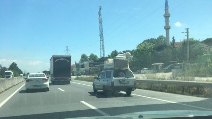 Koltukla seyir eden otomobili görenler hayrete düştü