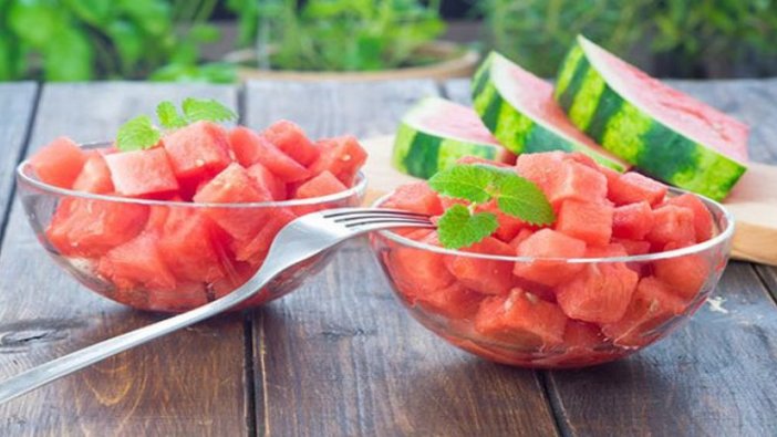 Yaz aylarında karpuz yemenin faydaları
