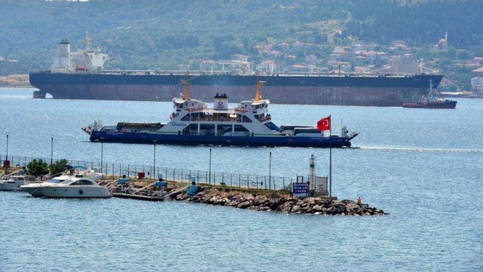 Bakıma götürülen tanker Çanakkale Boğazı'ndan geçirildi