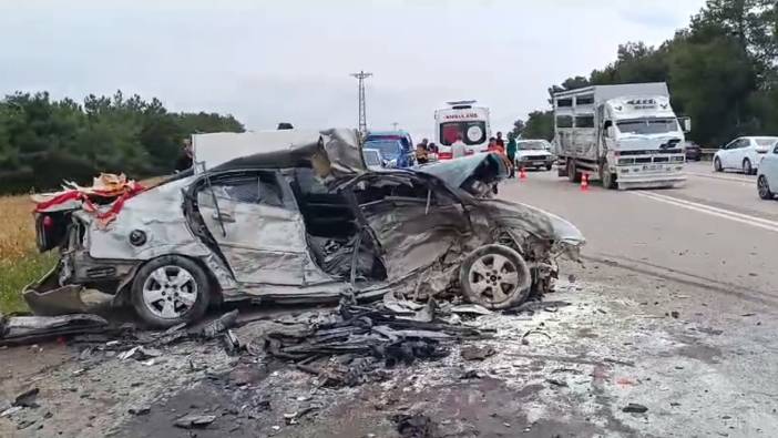 Adana’da otomobil ile hafif ticari araç çarpıştı