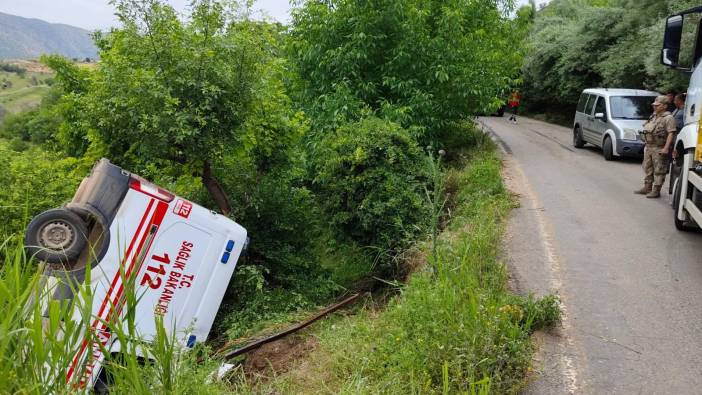 Siirt’te ambulans devrildi