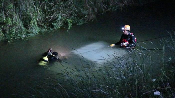 Otomobil köprüden dereye uçtu: 2 kişi kayıp