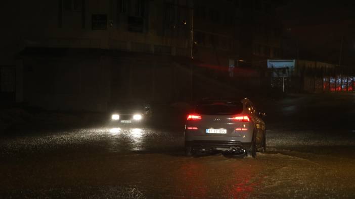 Hatay'da bardaktan boşalırcasına yağmur yağdı