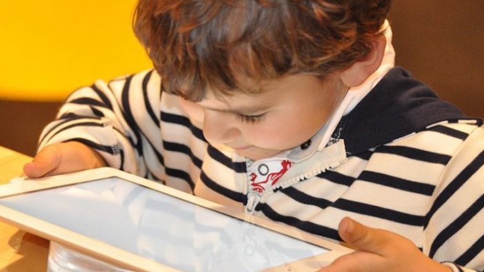 Ailelere yaz tatilinde 'dijital dünya' ile ilgili uyarılar