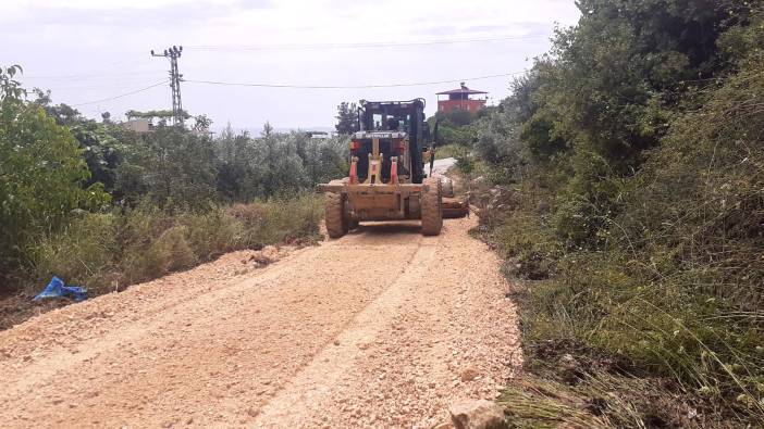 Tarsus'ta hasarlı köy yolları düzeltildi