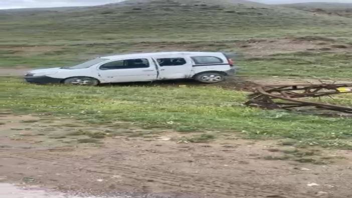 Kontrolden çıkan araç elektrik direğine çarptı: 2 kişi yaralandı