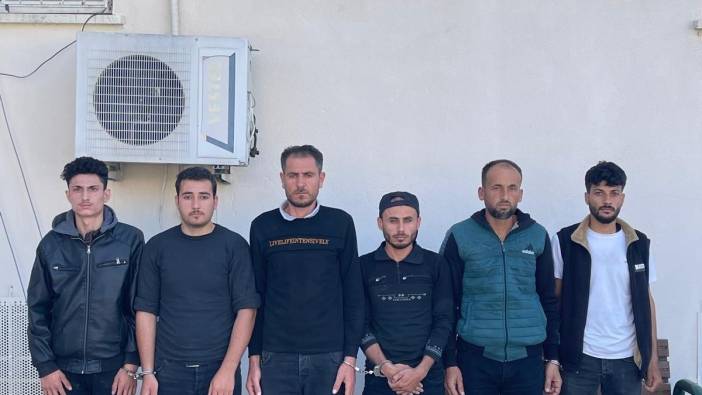 Hatay'da bir otomobil kaçak göçmen yuvası çıktı