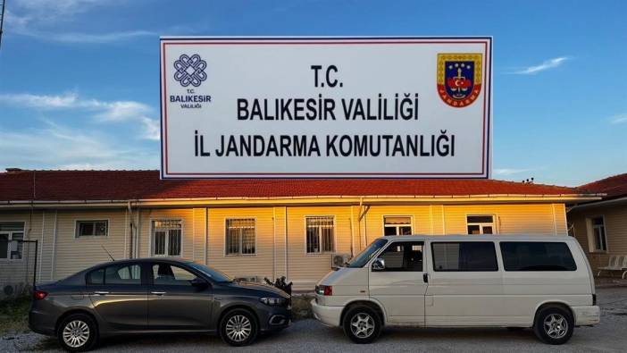 2 insan taciri ve 15 kaçak göçmeni jandarma enseledi