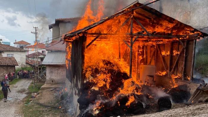 Çorum'da yangın: 2 ev küle döndü