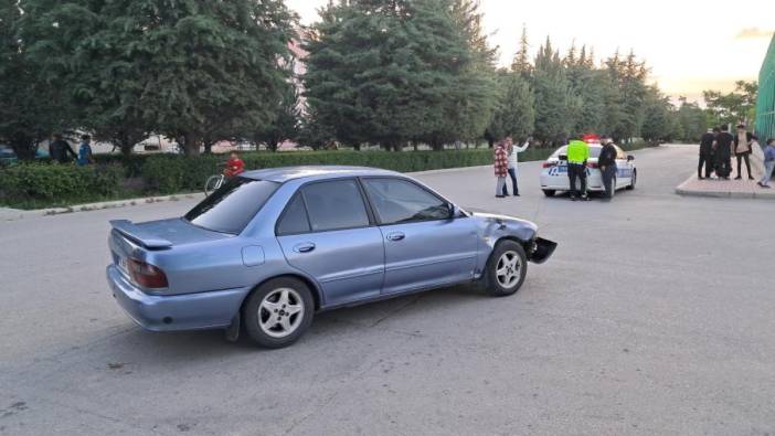 Otomobil ile çarpışan motosikletin sürücüsü yola savruldu