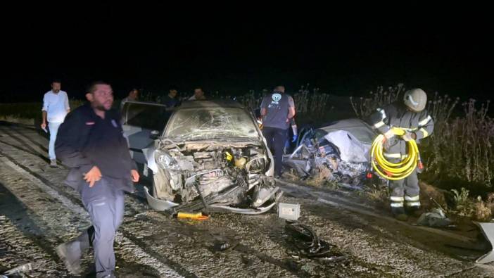 Oğlunun kullandığı otomobili sollamaya çalışan baba, kazaya neden oldu: 3 ölü, 5 yaralı