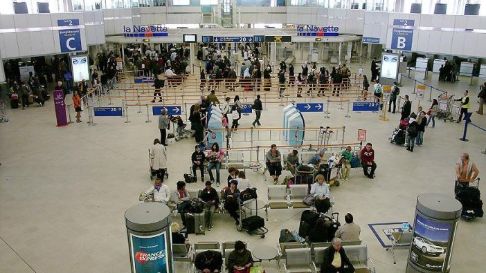 Orly Havalimanı güvenlik riski nedeniyle tahliye edildi