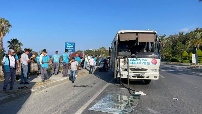 Antalya'da personel taşıyan araçlar çarpıştı: 6 yaralı