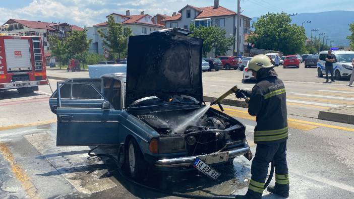 Bolu'da otomobil alev aldı