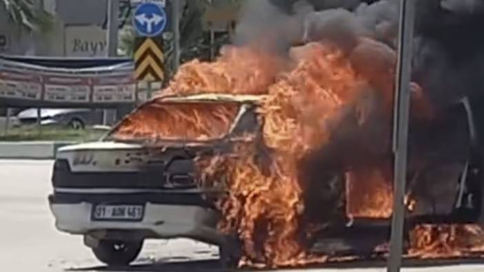 Adana'da sıcaktan otomobil alev aldı