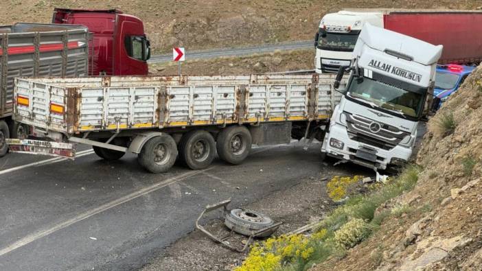 Van'da iki tır kafa kafaya çarpıştı: 2 yaralı