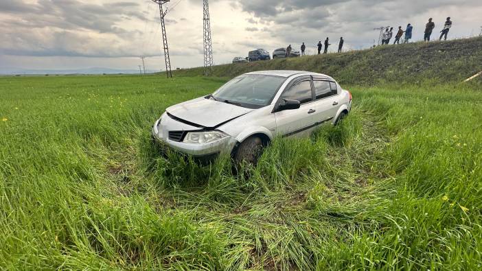 Ağrı’da otomobil tarlaya girdi: 1 yaralı