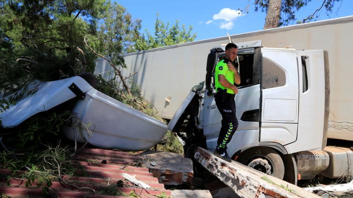 Kontrolden çıkan tır depoya girdi: 1 yaralı