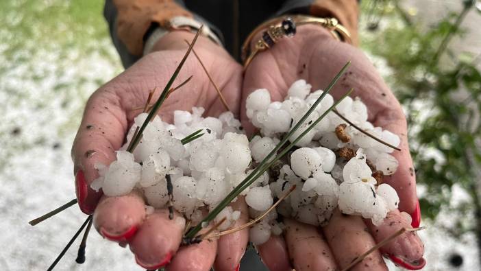 Ankara'da ceviz büyüklüğünde dolu yağdı