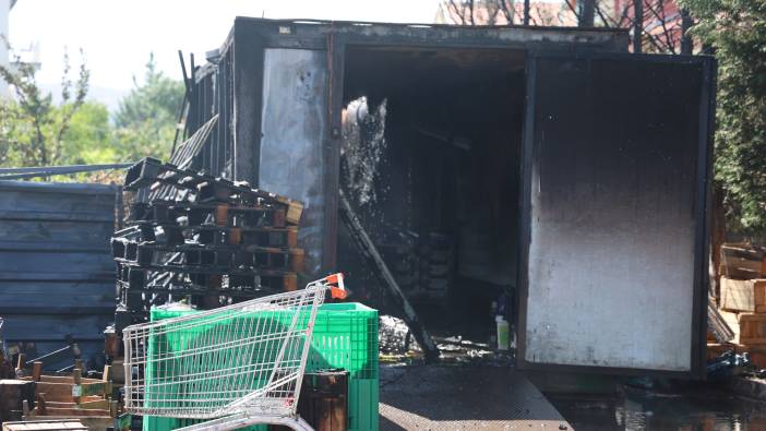 Market deposunda yangın