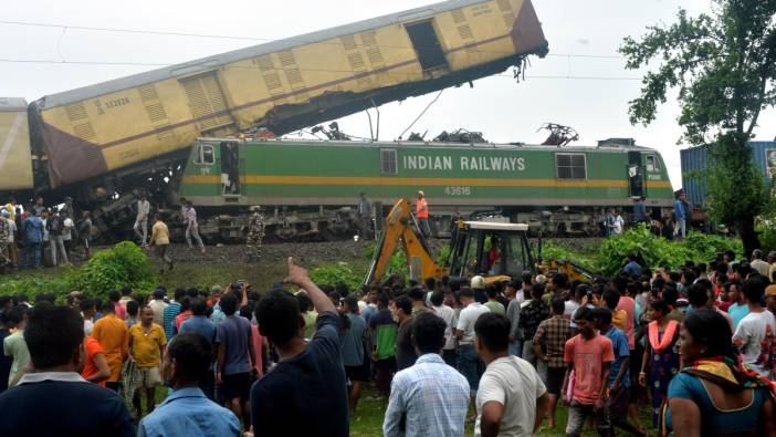 Hindistan’da tren kazası: 8 ölü, 60 yaralı