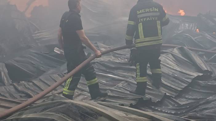 Mersin'de geri dönüşüm tesisinde yangın