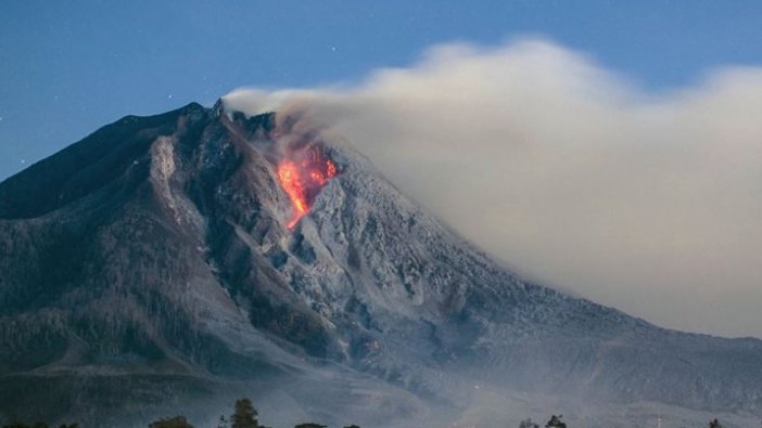 Endonezya'da yanardağ patlaması