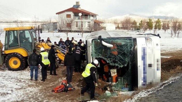 Kayseri'de 2 yolcu otobüsü devrildi