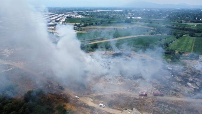 Düzce'de itfaiye ekiplerinin anız yangını ile olan mücadelesi devam ediyor