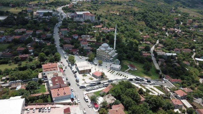 Mahalleyi otoparka çevirdiler!