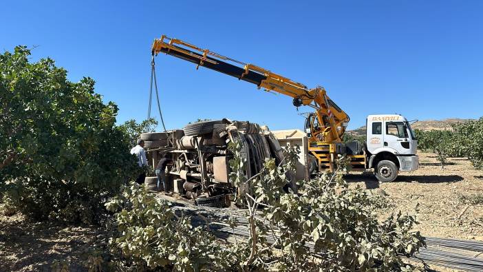 Şanlıurfa'da kamyon devrildi: 1 yaralı