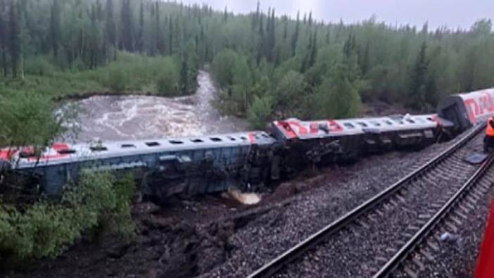 Rusya'da tren raydan çıktı: 3 kişi hayatını kaybetti