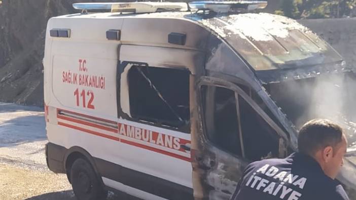 Adana’da ambulans alev alev yandı