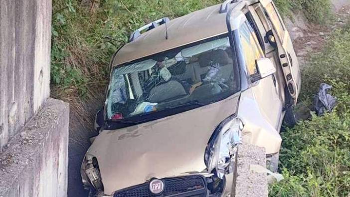 Sinop'ta araç devrildi '4 kişi yaralandı'