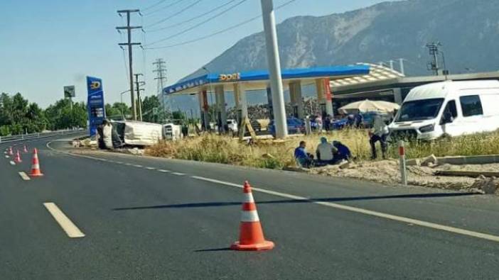 Kontrolden çıkan minibüs şarampole devrildi