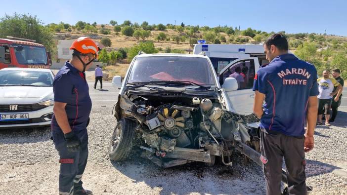 Kamyonet ile hafif ticari araç çarpıştı: 2 yaralı