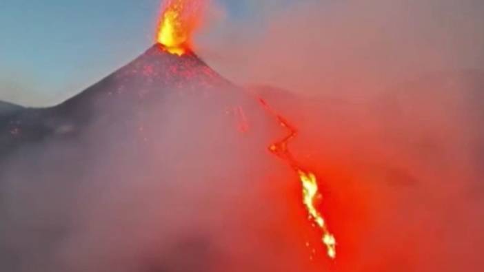 İtalya’daki Etna Yanardağı yeniden aktifleşti