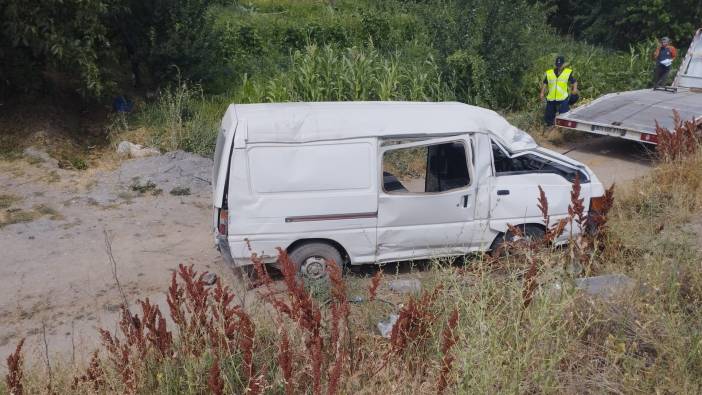 Afyonkarahisar'da minibüs devrildi:  5 yaralı