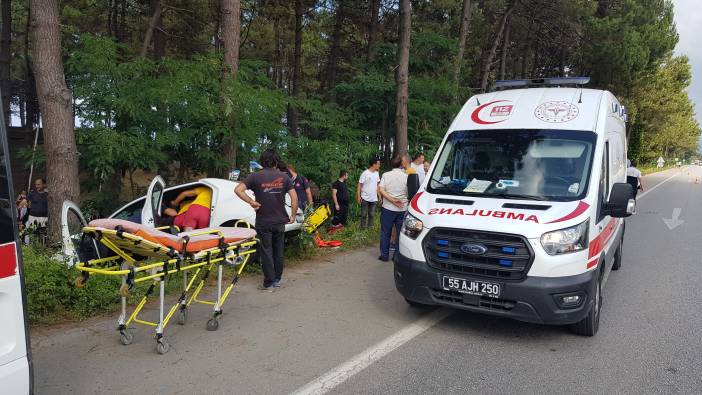 Samsun'da otomobil ağaca çarptı: 2 yaralı