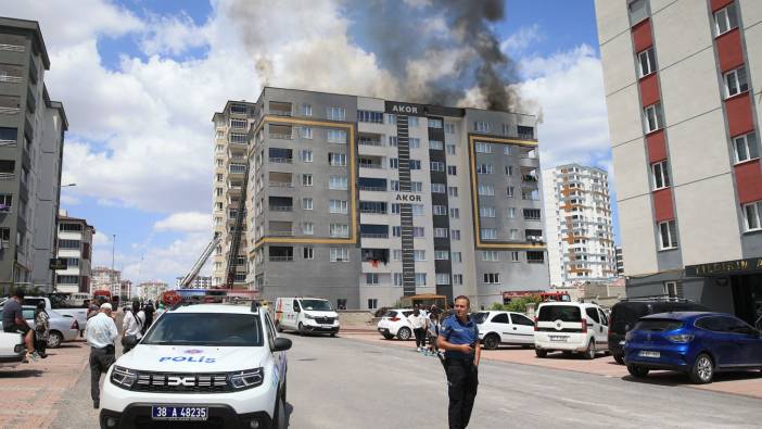 Kayseri'de apartman çatısında yangın